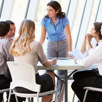 Capacitação Empresarial ACIJ: Palestra Liderança e Engajamento com Deise C Engelmann no dia 04 de abril às 19h em Joinville/SC.