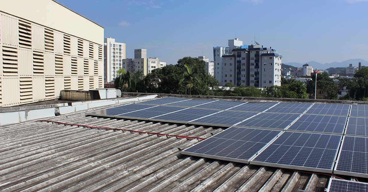 Acij-inova-e-investe-700-mil-em-energia-fotovoltaica-2