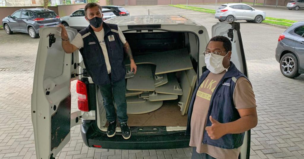acij-faz-doacoes-de-material-de-escritorio-para-o-centro-pop-e-de-bobinas-de-tnt-para-mascaras-de-protecao-contra-covid-19