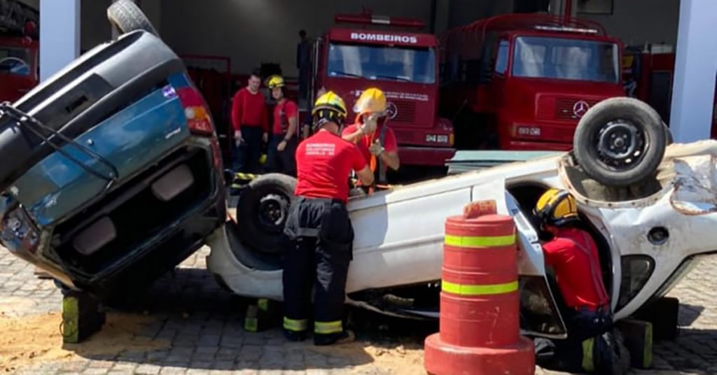 nucleo-de-corretoras-de-seguros-da-acij-faz-doacoes-ao-corpo-de-bombeiros-voluntarios-de-joinville