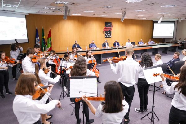 na-reuniao-do-conselho-da-acij-musicarium-destaca-beneficios-sociais-do-empreendimento-cultural-1