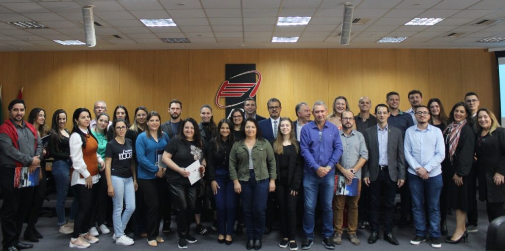 empresarios-de-associacoes-do-sudoeste-do-parana-fazem-benchmaking-na-acij