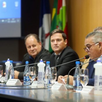 companhia-aguas-de-joinville-compartilha-investimentos-em-saneamento-em-dia-de-agendas-especiais-na-acij