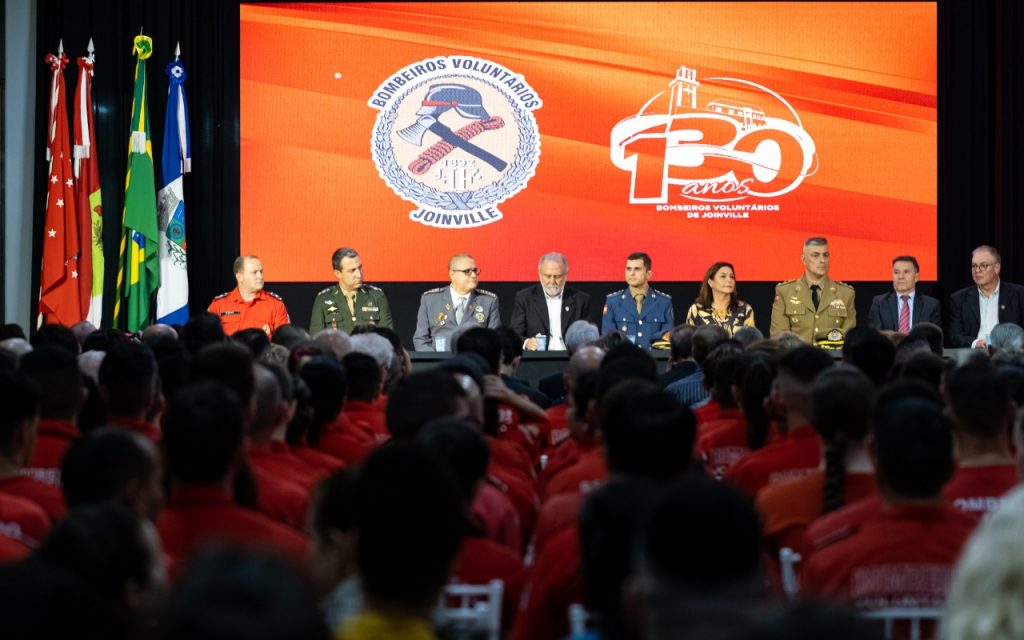 homenagens-musica-e-emocao-nos-130-anos-do-corpo-de-bombeiros-voluntarios-de-joinville