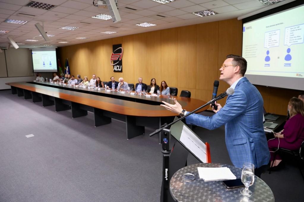 em-agenda-na-acij-secretario-cleverson-siewert-apresenta-plano-de-ajuste-fiscal-para-empresarios-e-liderancas-de-joinville-