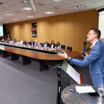 em-agenda-na-acij-secretario-cleverson-siewert-apresenta-plano-de-ajuste-fiscal-para-empresarios-e-liderancas-de-joinville-