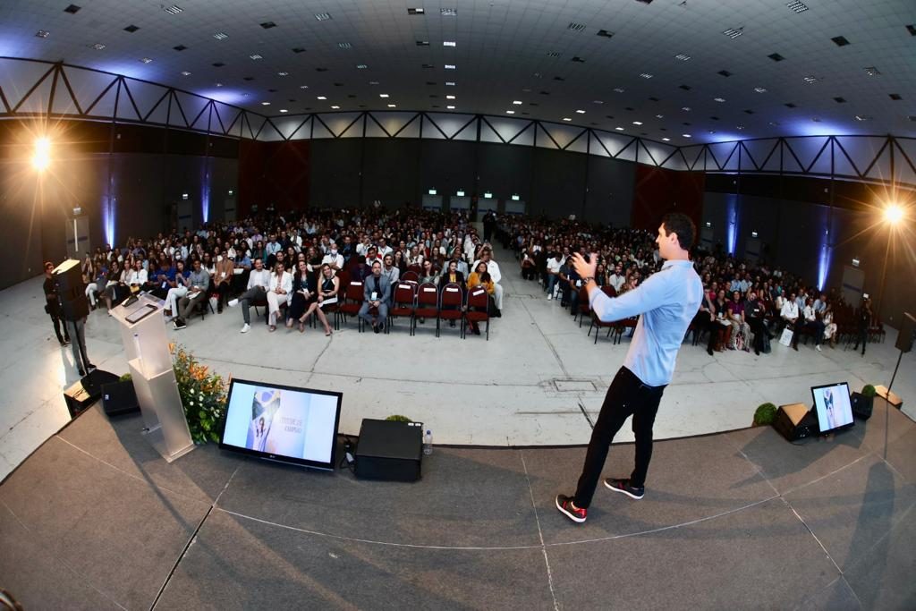 mais-de-1300-participantes-lotaram-a-expoville-na-noite-de-abertura-da-decima-edicao-do-meeting-comex-na-noite-desta-terca-feira-dia-11-de-abril