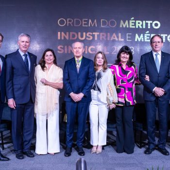 carlos-rodolfo-schneider-recebe-ordem-do-merito-industrial-da-cni-entidades-de-joinville-recebem-ordem-do-merito-sindical-da-fiesc