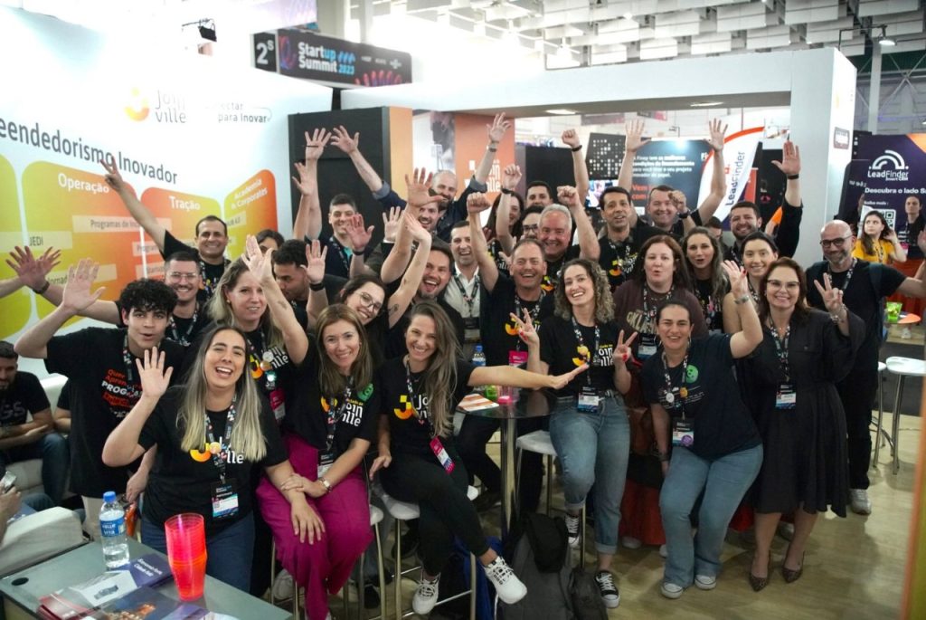 acij-integrou-estande-de-joinville-que-recebeu-mais-de-3-mil-visitantes-durante-o-startup-summit-2023-em-florianopolis-1