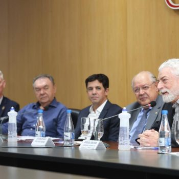 deputado-luiz-carlos-hauly-e-empresario-miguel-abuhab-apresentam-palestra-na-acij-sobre-a-reforma-tributaria