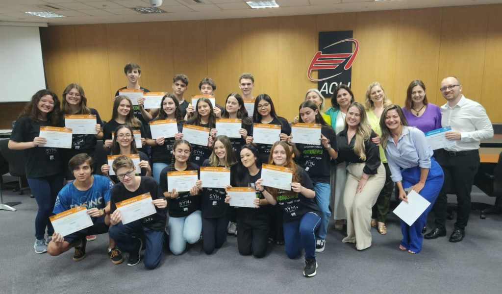 emocao-e-homenagens-marcam-formatura-de-19-estudantes-no-programa-geracao-empreendedora-