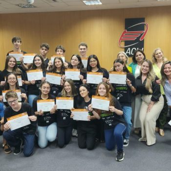 emocao-e-homenagens-marcam-formatura-de-19-estudantes-no-programa-geracao-empreendedora-