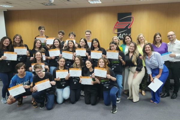 emocao-e-homenagens-marcam-formatura-de-19-estudantes-no-programa-geracao-empreendedora-