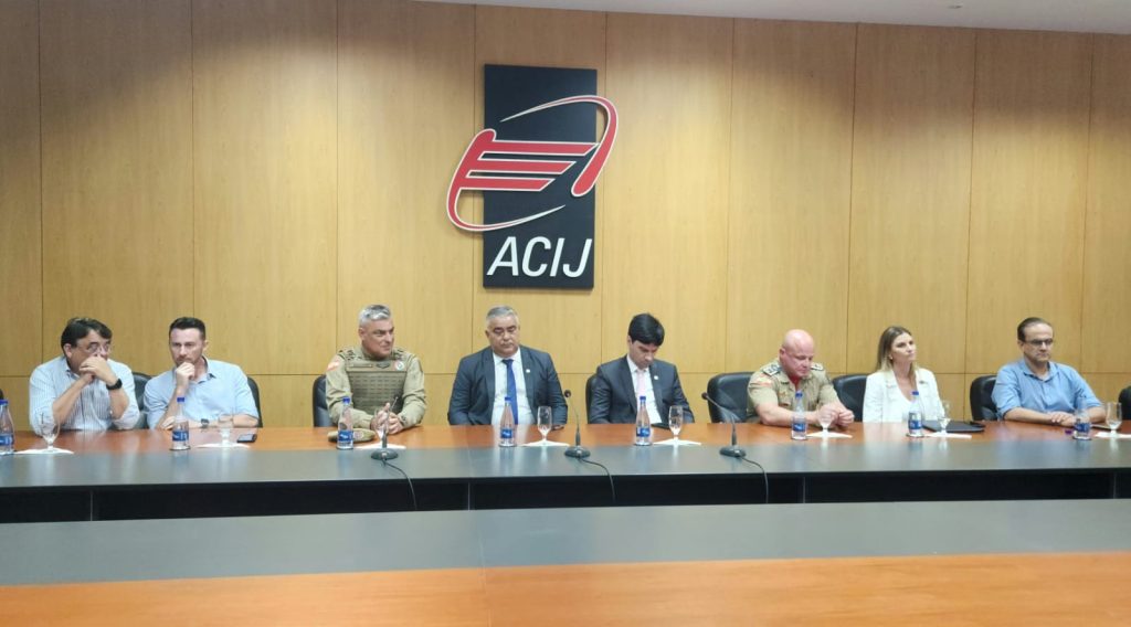 em-agenda-realizada-na-acij-secretaria-de-seguranca-publica-apresenta-indicadores-de-combate-a-criminalidade-no-estado