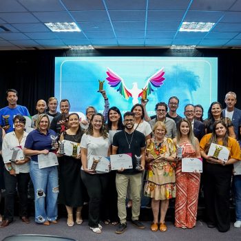 emocao-marca-solenidade-de-entrega-do-premio-akademos-de-educacao-da-acij-1