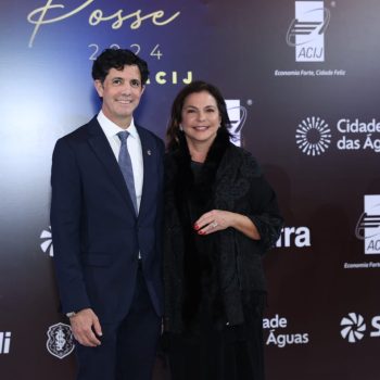 mais-de-600-liderancas-empresariais-e-politicas-participam-da-posse-da-acij