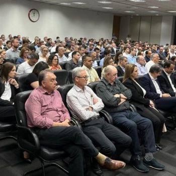 salao-nobre-schulz-lota-na-ultima-plenaria-acij-do-ano-com-participacao-do-banco-safra-e-do-coral-arte-maior-