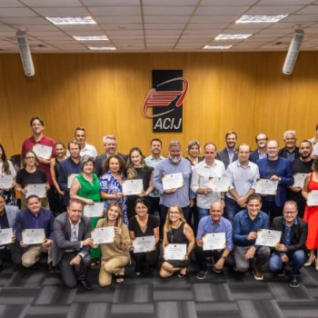 https://www.acij.com.br/index/wp-content/uploads/2025/02/celebracoes-salao-nobre-schulz-lotado-e-muitas-conexoes-marcam-a-primeira-plenaria-acij-2025.jpeg