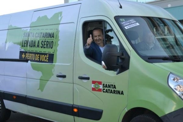 governador-jorginho-apresenta-na-acij-nesta-sexta-feira-a-edicao-2-do-projeto-itinerante-santa-catarina-levada-a-serio