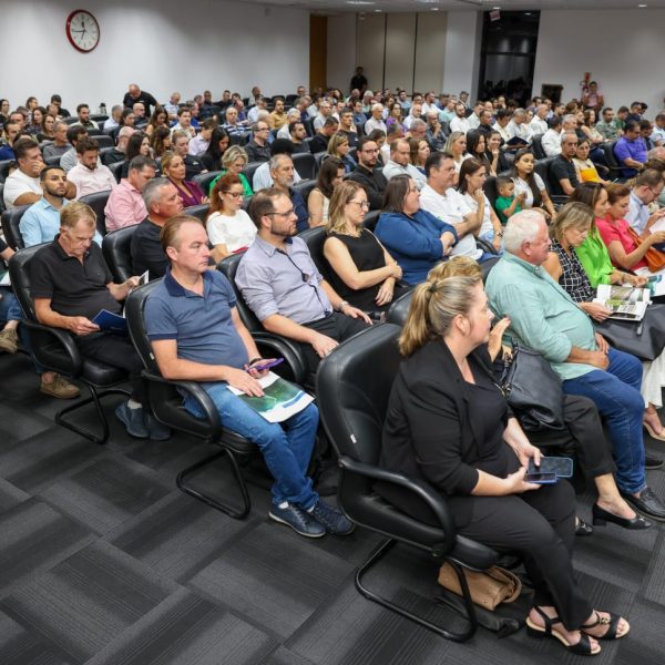 plenaria-acij-dia-28-mostra-como-inteligencia-artificial-generativa-pode-transformar-negocios