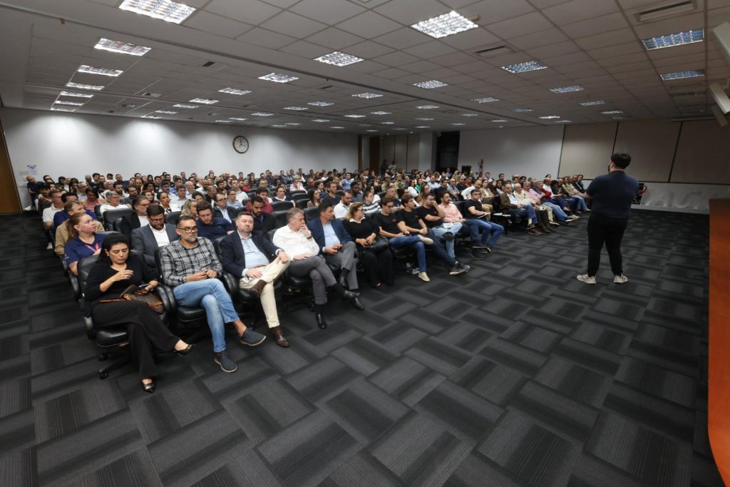 plenaria-acij-provoca-reflexoes-sobre-inteligencia-artificial-oportunidades-negocios-