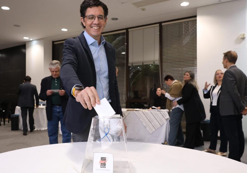guilherme-bertani-e-reeleito-presidente-da-acij-posse-sera-no-dia-7-7-1