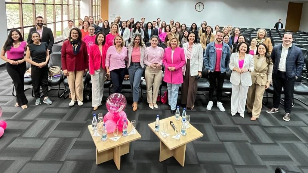 acij-salao-nobre-schultz-veste-rosa-celebrar-protagonismo-feminino-comercio-internacional-associativismo-