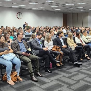 quase-300-pessoas-lotam-salao-nobre-acij-evento-impactos-reforma-tributaria-empresas-prestam-servicos-prefeitura