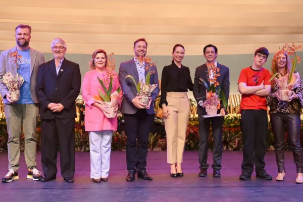 85-festa-flores-joinville-abre-oficialmente-cerca-30-mil-flores-plantas-exposicao