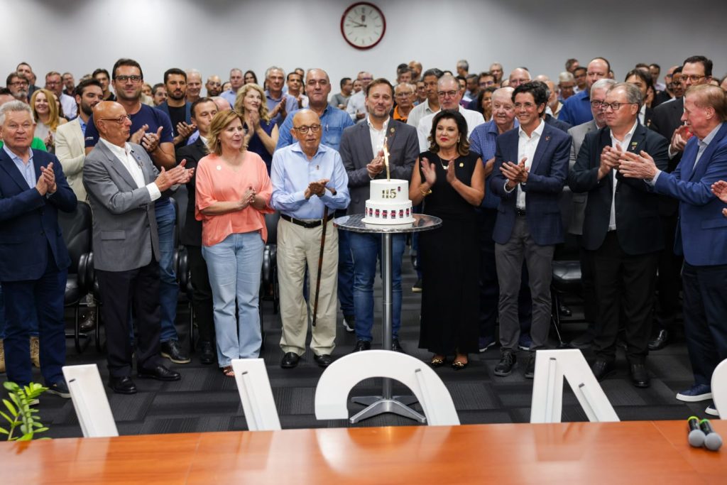 mais-300-associados-parceiros-lotam-salao-nobre-schulz-primeira-plenaria-acij-ano-