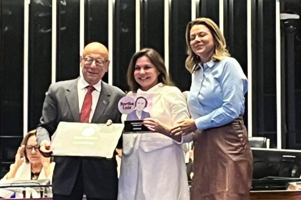 vp-acij-margi-loyola-homenageada-pelo-senado-federal-premio-bertha-lutz-