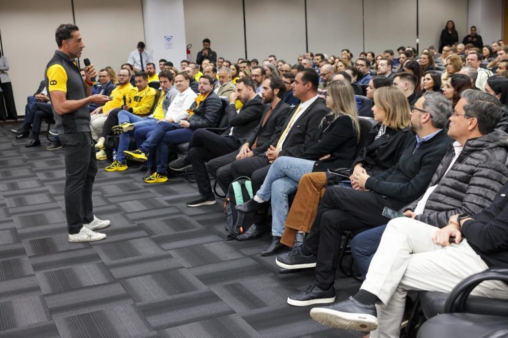 confira-canal-acij-youtube-integra-palestra-empresario-joao-adibe-plenaria-dia-18-maio