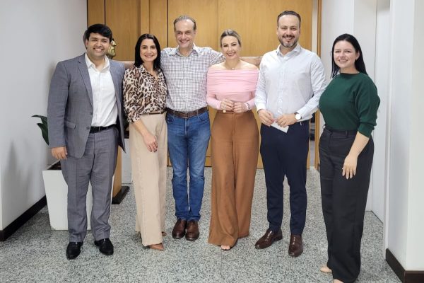 bandeira-associado-nova-frente-estrategica-acij-fortalecer-conexao-empresas