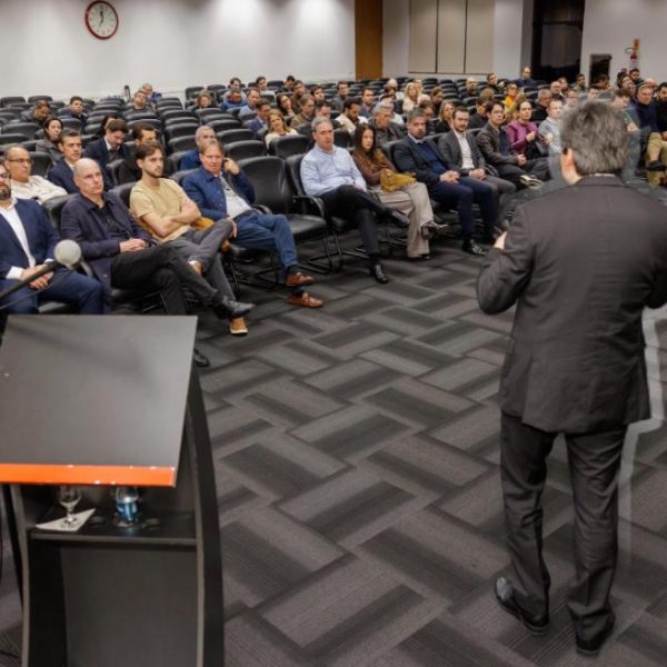 maiores-instituicoes-financeiras-mundo-grupo-suico-ubs-analisa-economia-estrategias-investimento-acij-